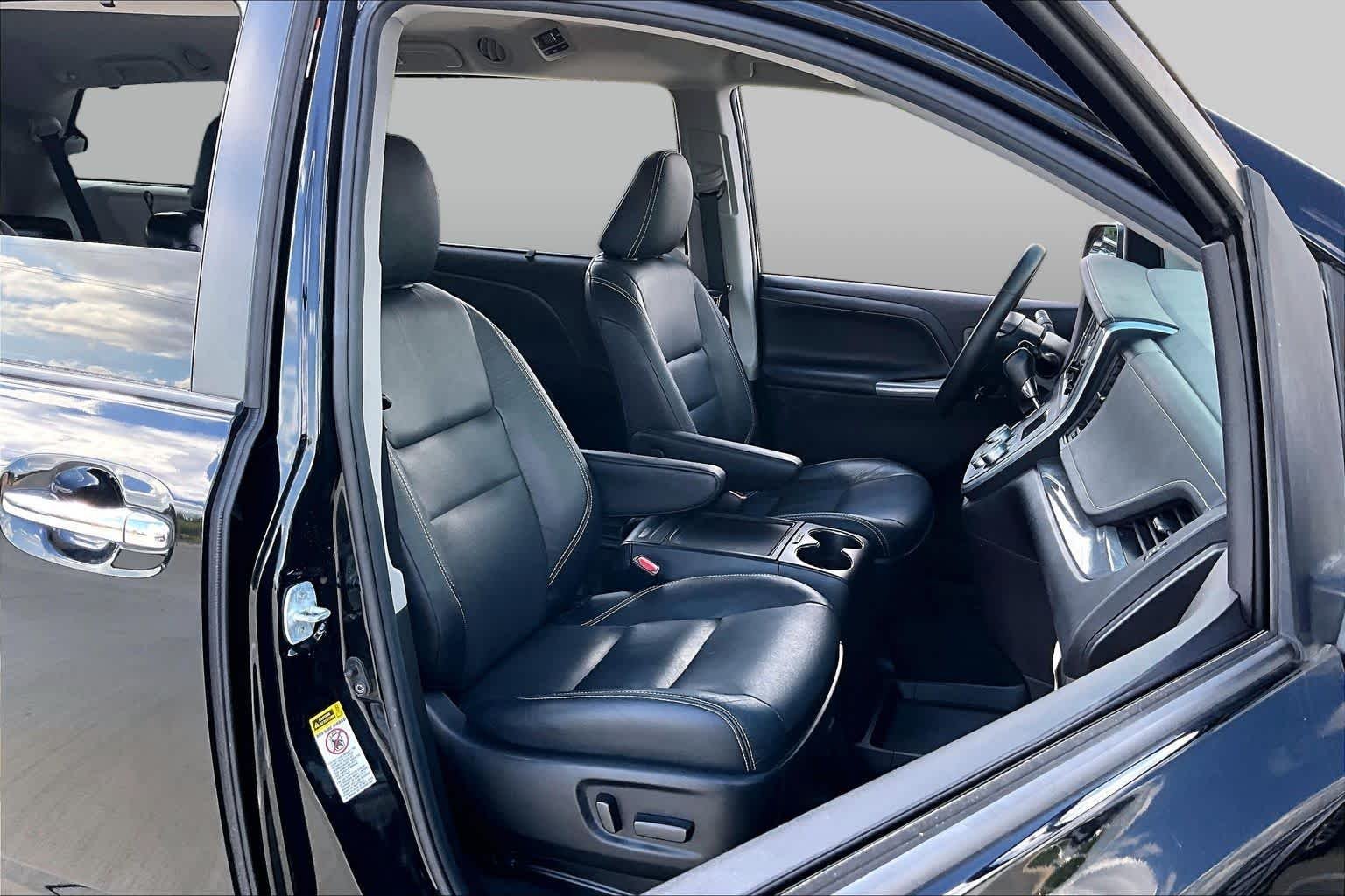 Used 2017 Midnight Black Metallic Toyota SE image 9