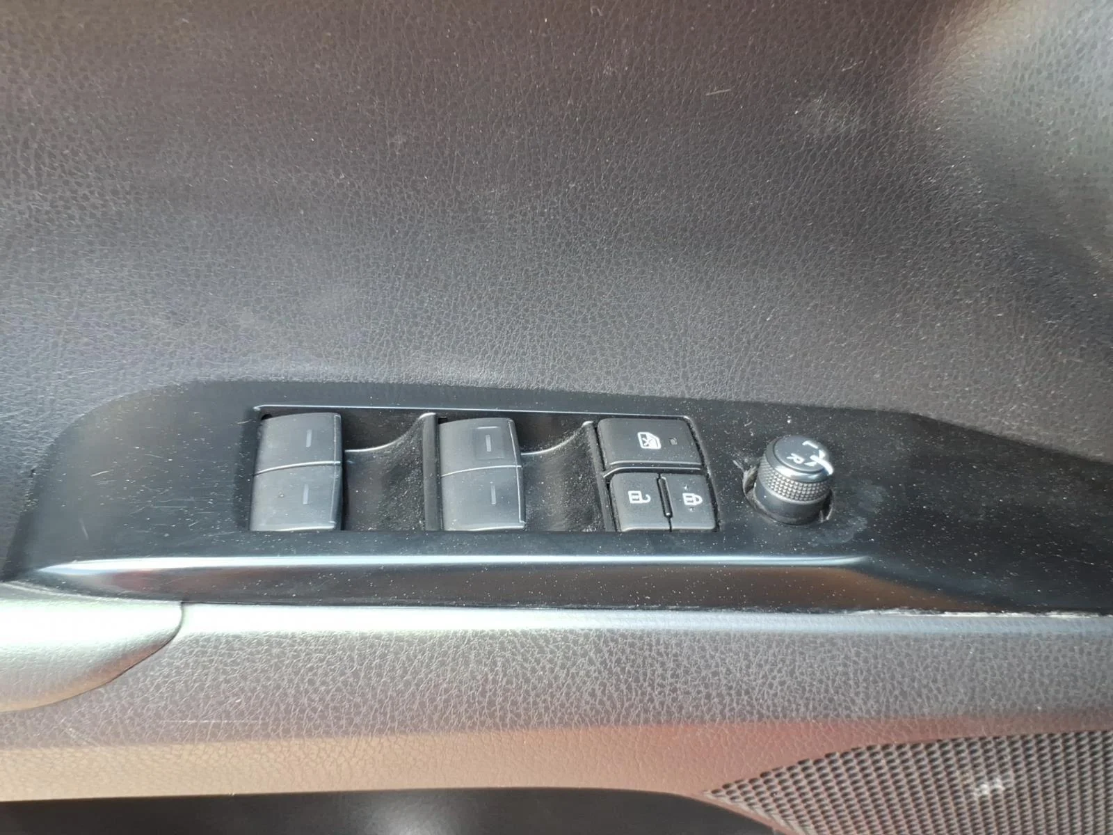 Used 2025 RED Toyota SE image 11