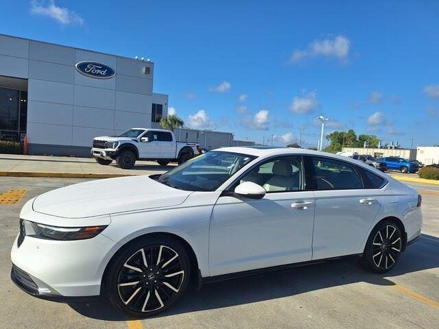 Used 2023 Platinum White Pearl Honda Touring image 9