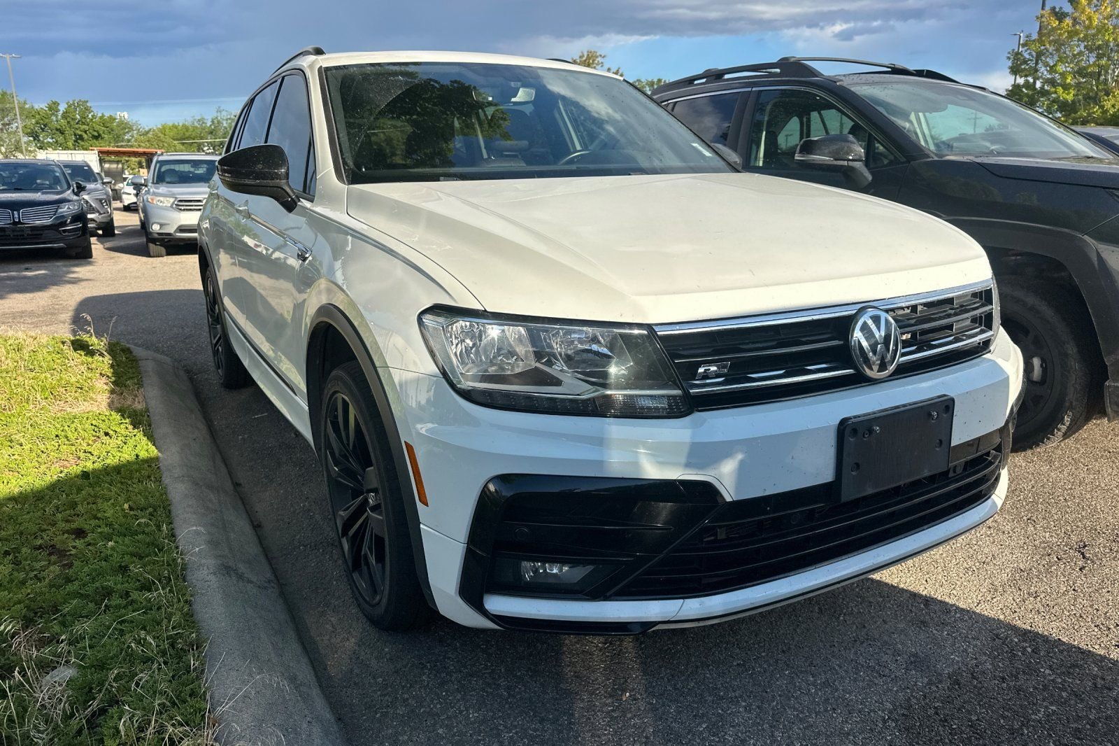 Used 2020 White Volkswagen 2.0T SE R-Line Black image 2