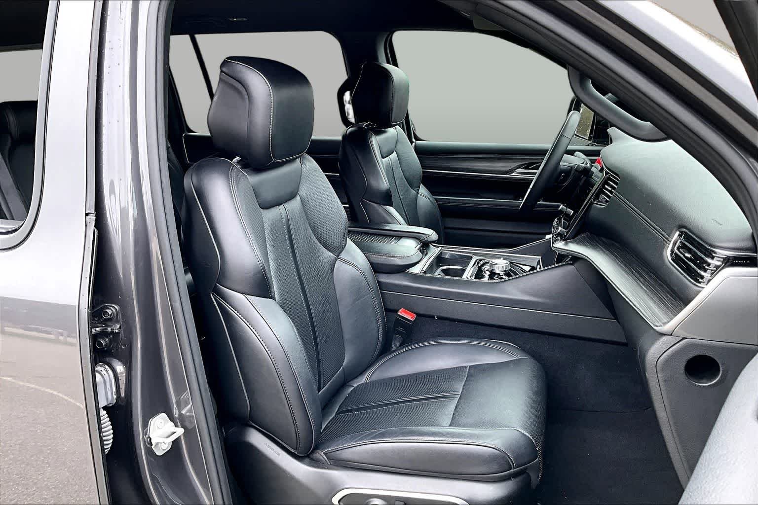 Used 2024 Baltic Gray Metallic Clearcoat Jeep Series II image 8