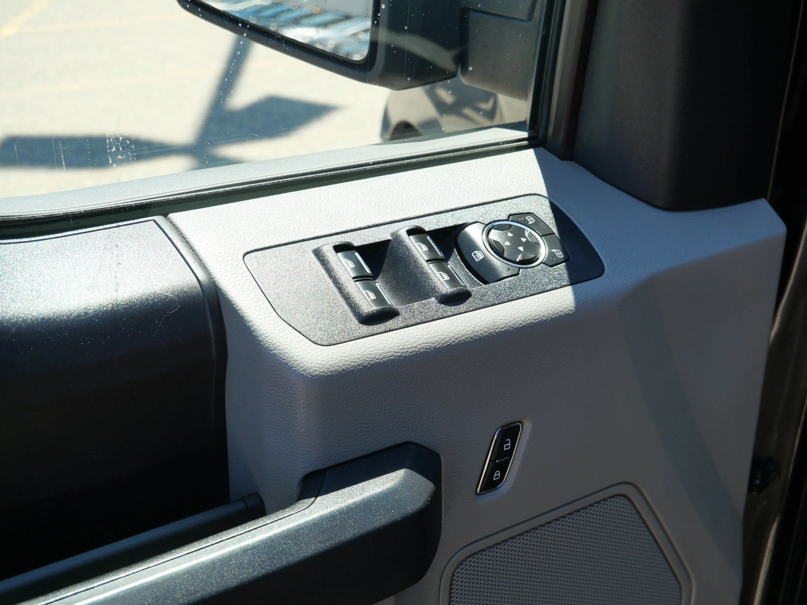 Used 2015 Magnetic Metallic Ford XL image 20