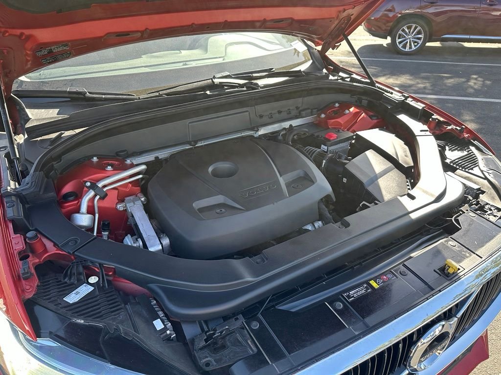 Used 2019 Red Volvo T6 Momentum image 25