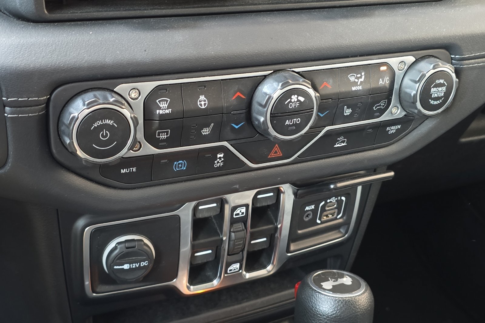 Used 2024 Black Clearcoat Jeep Sahara image 19