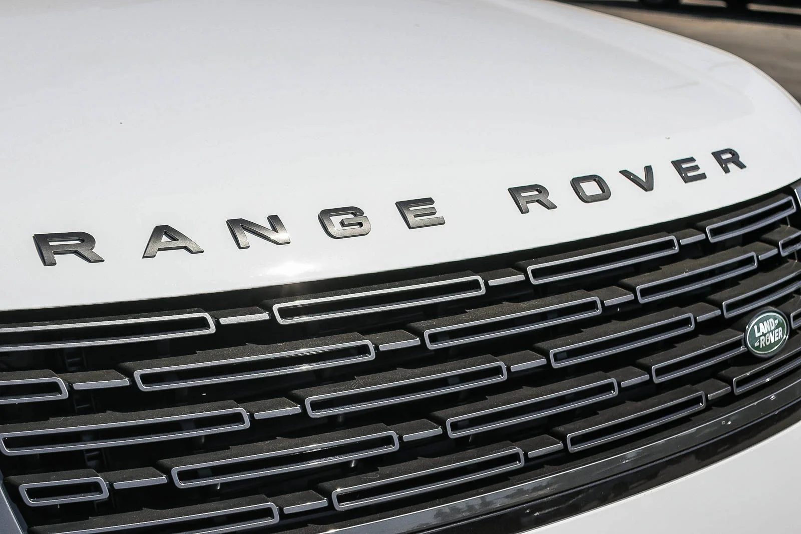 New 2026 Fuji White Land Rover SE image 16