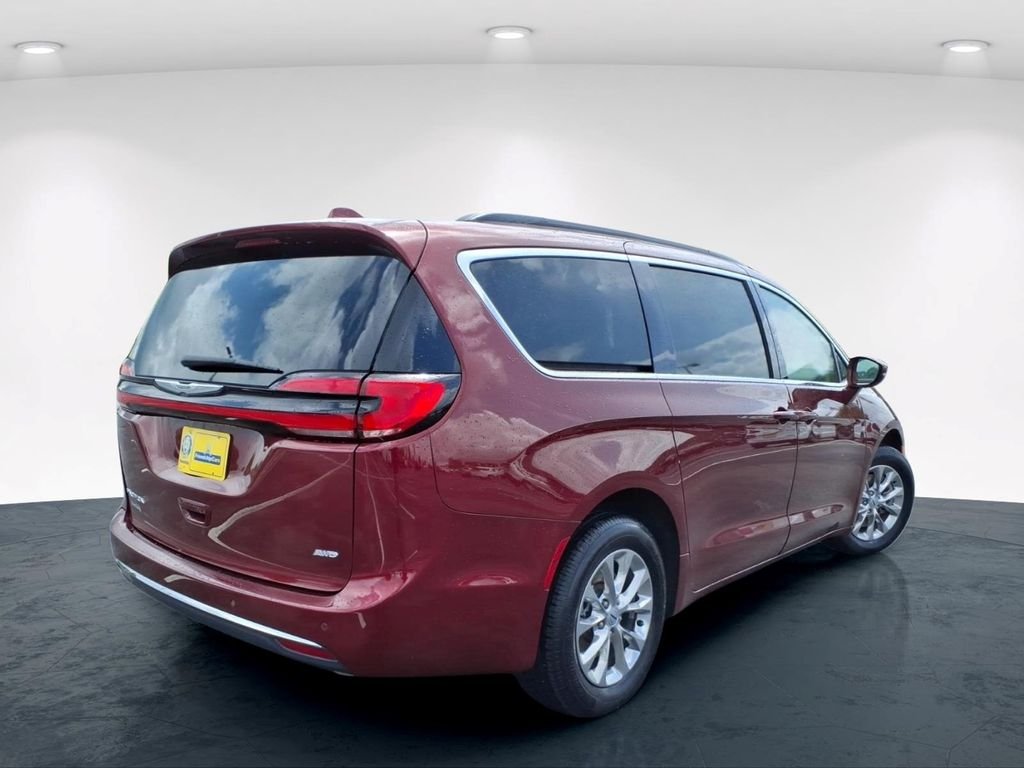Used 2022 Red Chrysler Touring L image 8