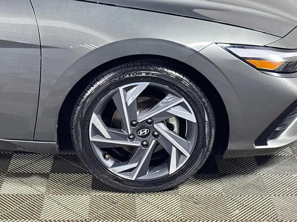 Used 2025 Gray Hyundai SEL Convenience image 23