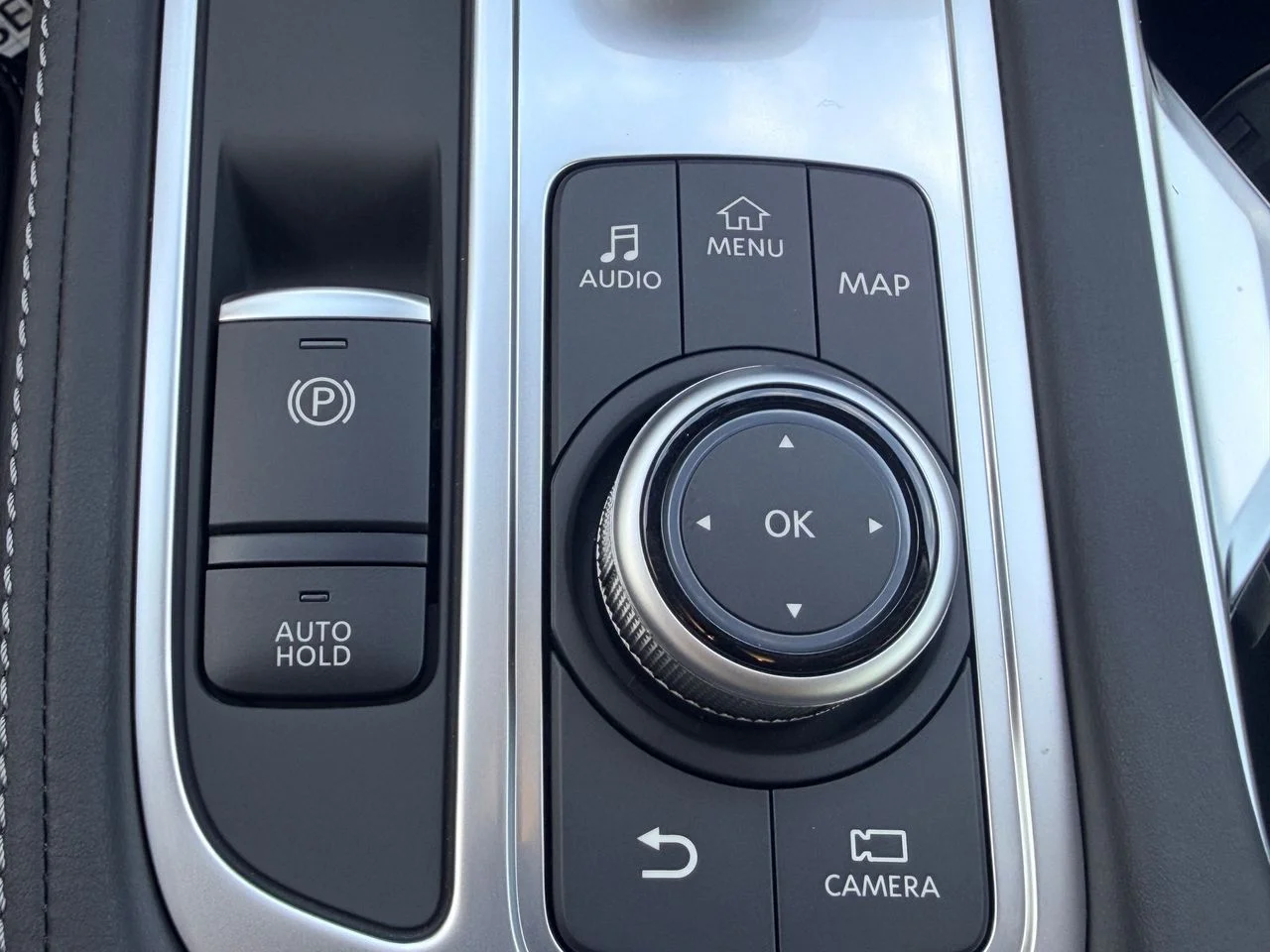 New 2027 RADIANT WHITE INFINITI Luxe FWD image 26