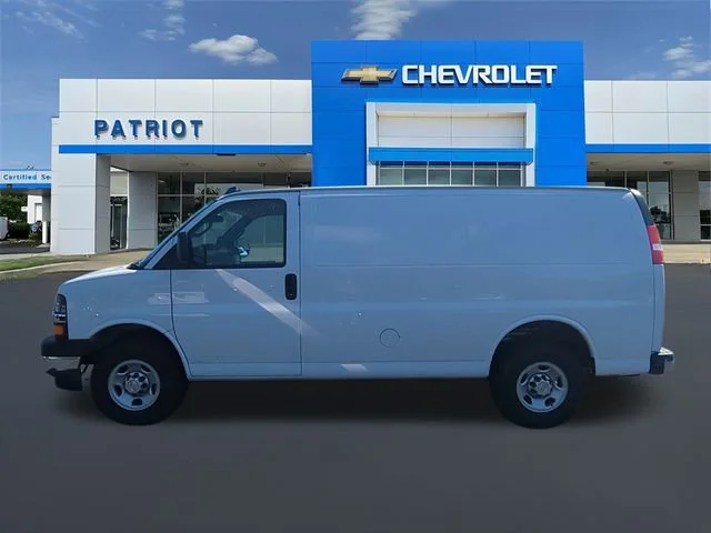 New 2024 Summit White Chevrolet WT image 8