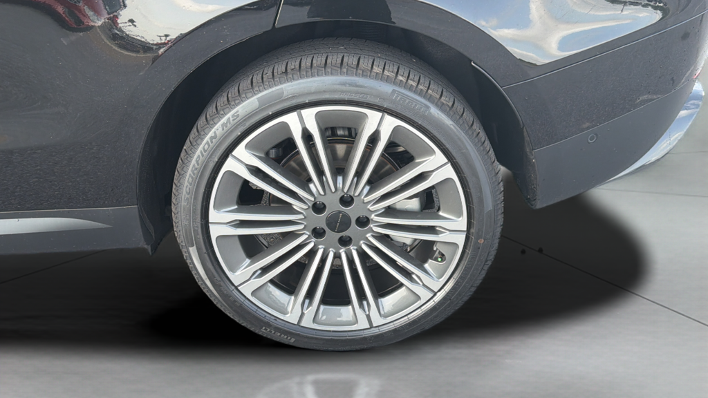 New 2026 Santorini Black Land Rover SE image 17