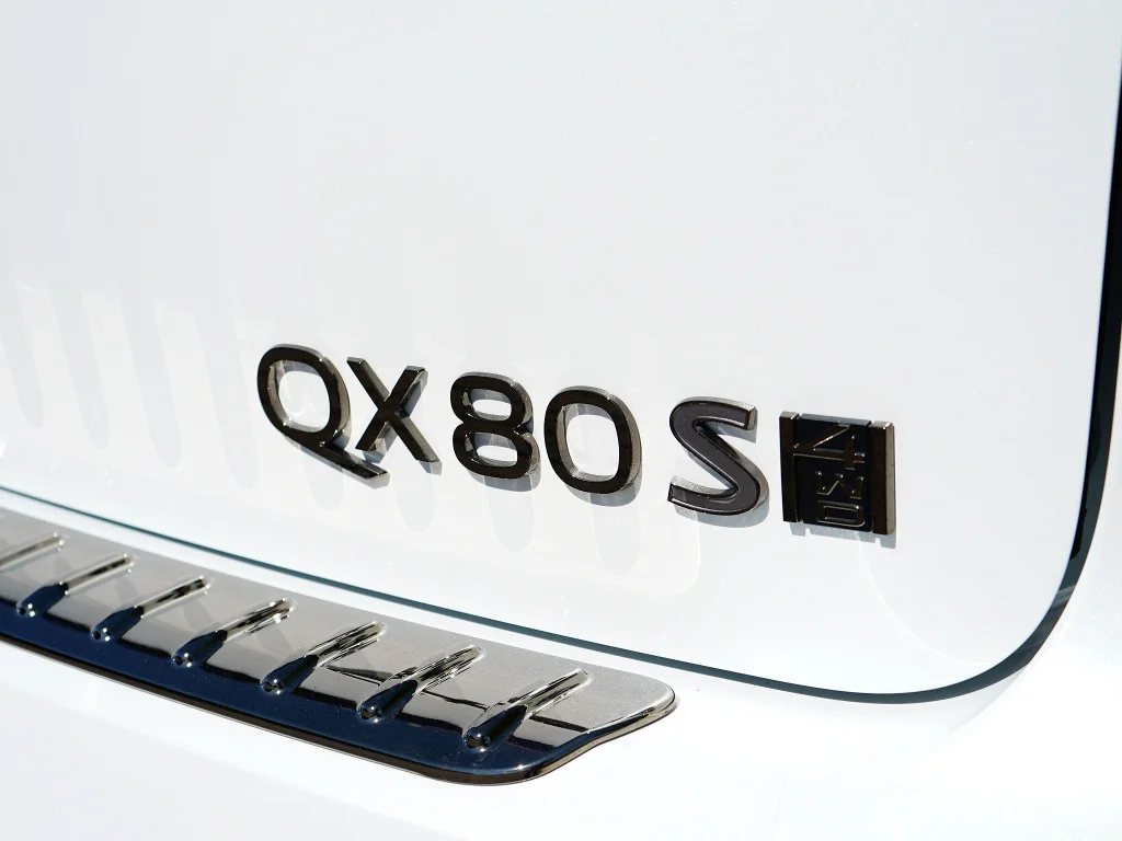 New 2026 RADIANT WHITE INFINITI Sport 4WD image 10