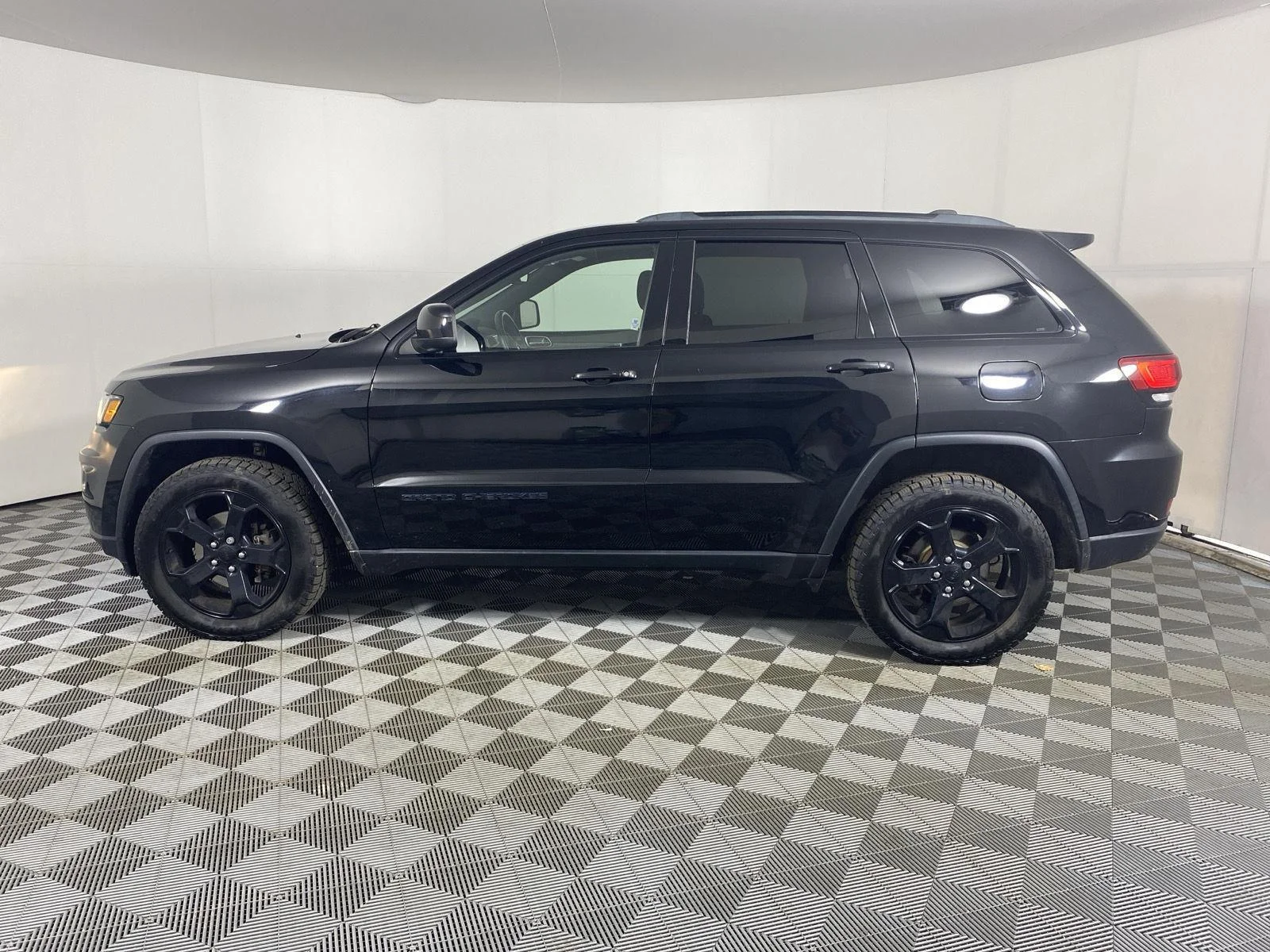 Used 2019 Diamond Black Crystal Pearlcoat Jeep Upland image 13