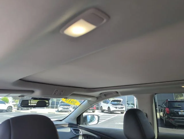 Used 2019 White Nissan Platinum image 31