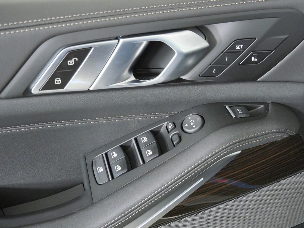Used 2026 Skyscraper Grey Metallic BMW xDrive40i image 38