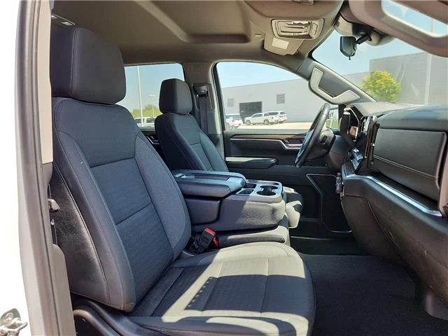 Used 2025 Summit White Chevrolet LT w/1LT 4x2 Crew Cab 5.75 ft. box 147.4 in. WB image 14