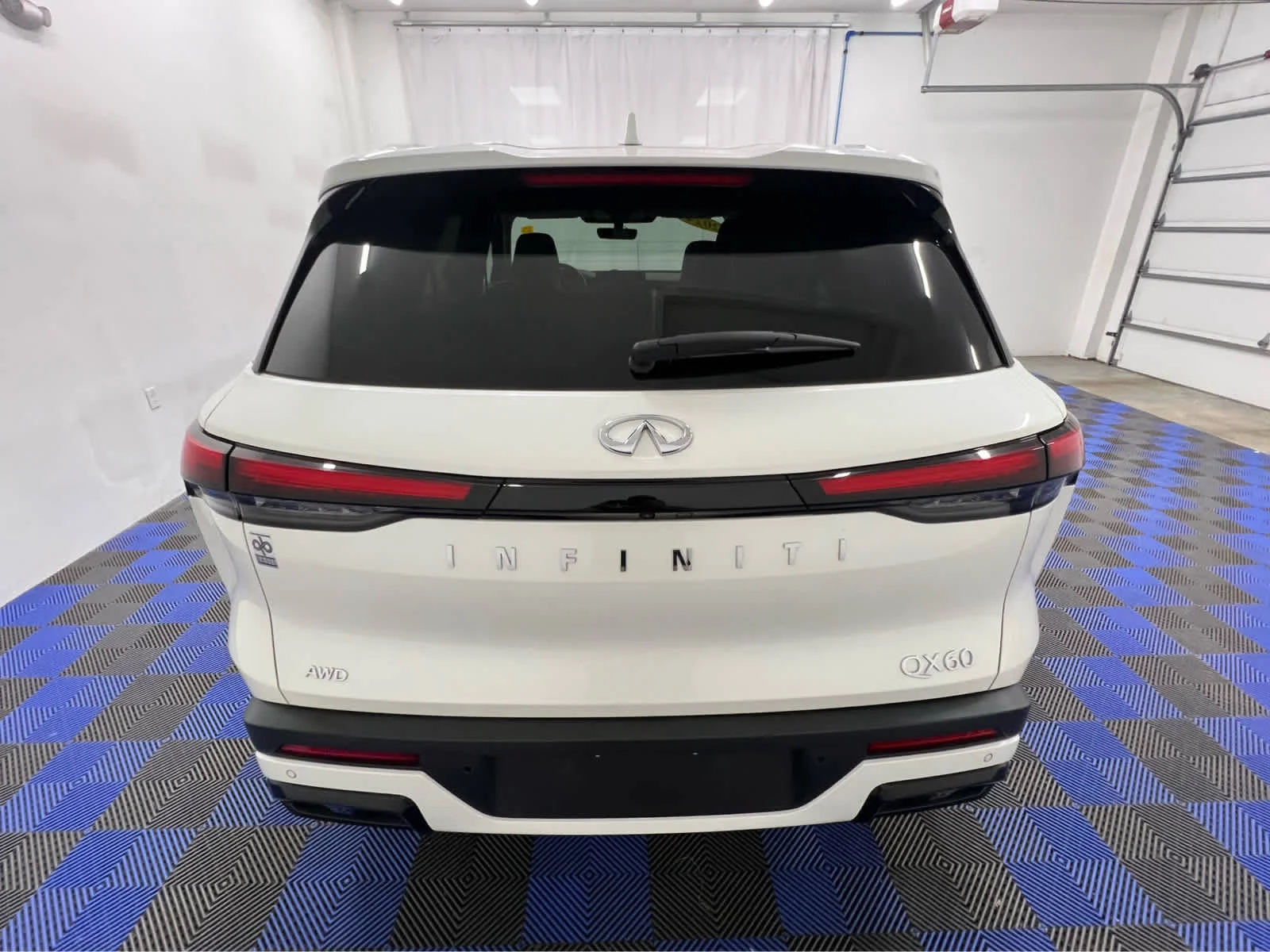 Used 2024 WH INFINITI LUXE image 5