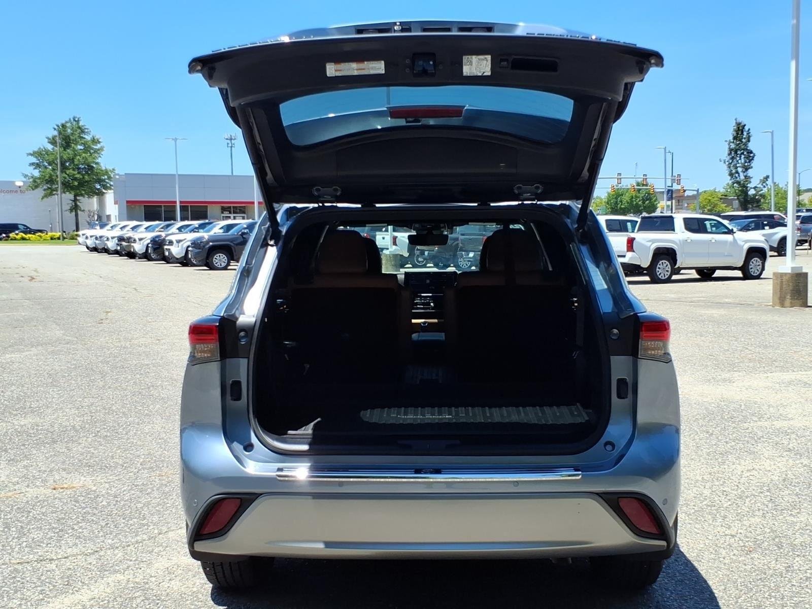 Used 2022  TOYOTA PLAT image 30