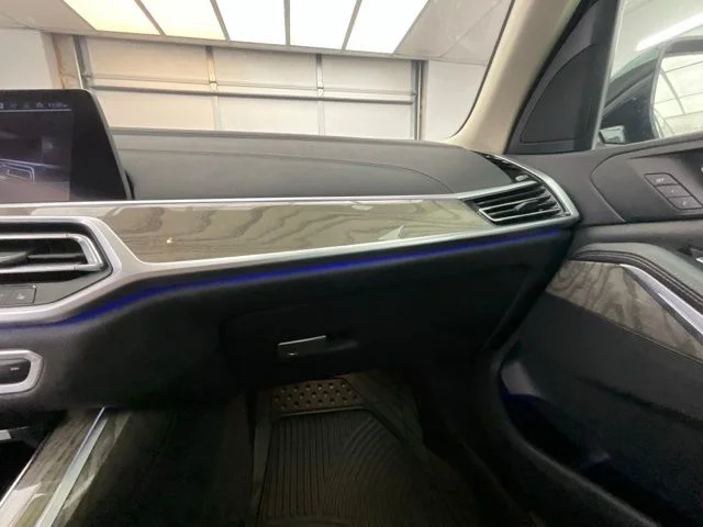 Used 2019 Black BMW xDrive40i image 11