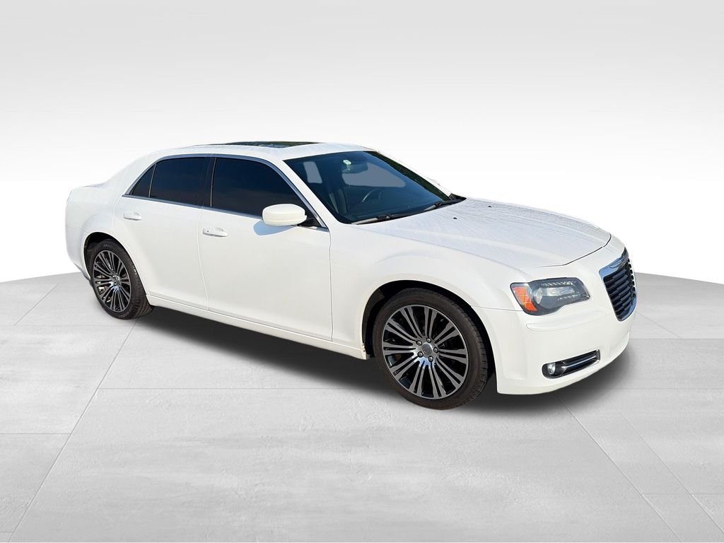 Used 2014 Ivory Chrysler S image 8