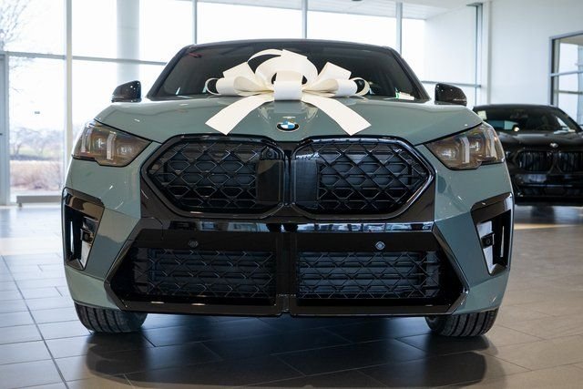 Certified Used 2026 Cape York Green Metallic BMW xDrive28i image 7