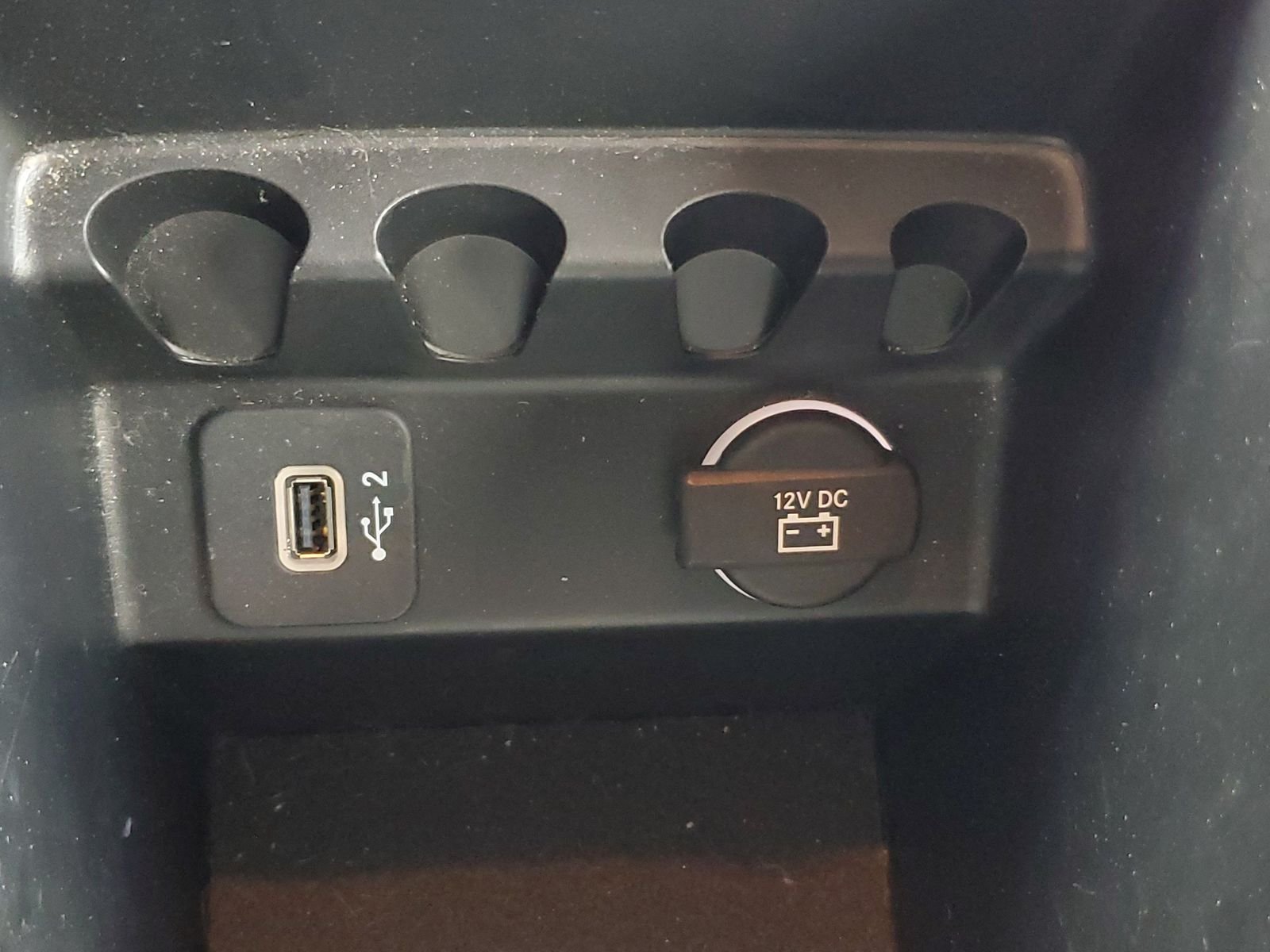 Used 2020 White Jeep Latitude Plus image 28