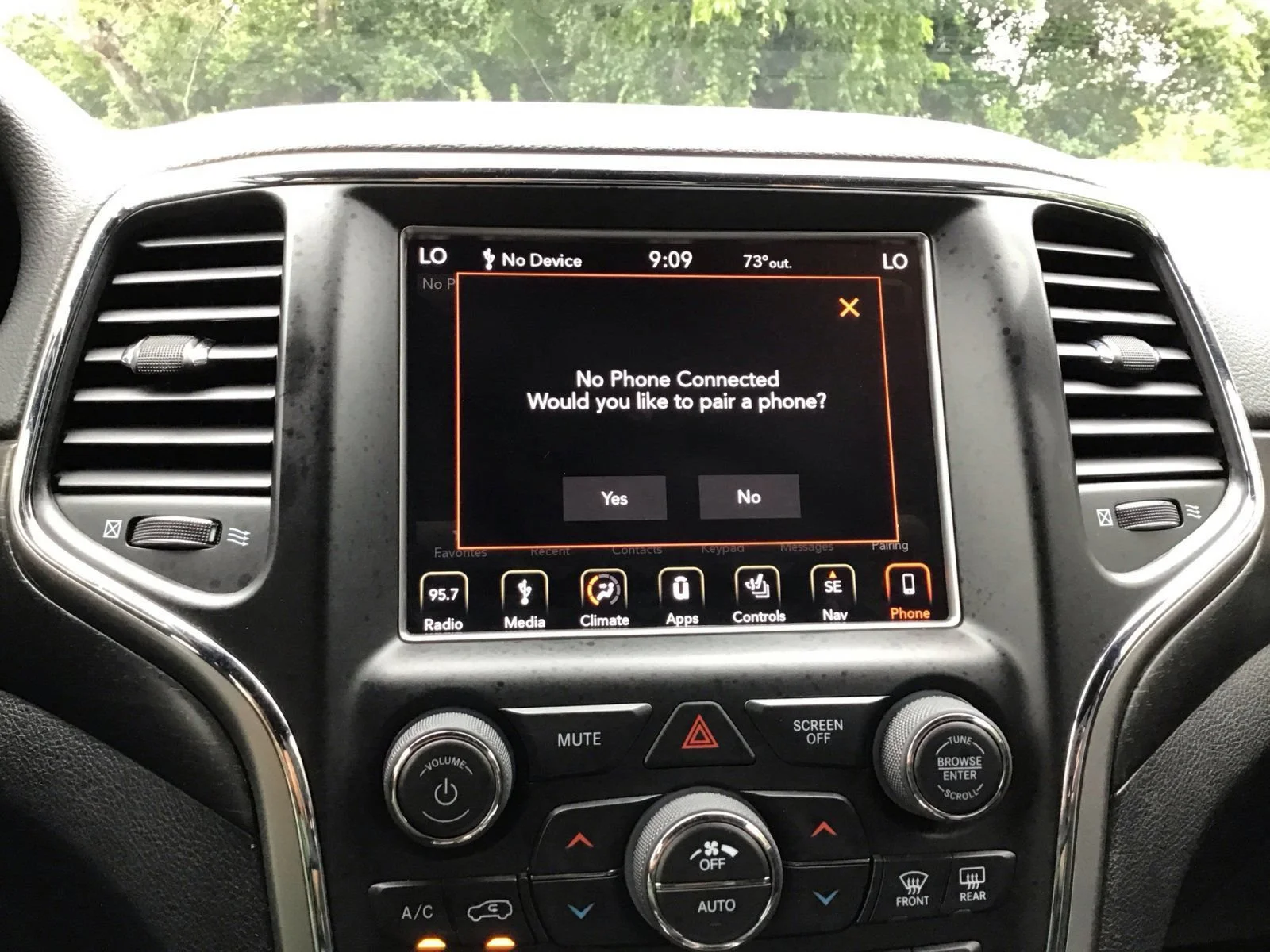 Used 2018 Diamond Black Crystal Pearlcoat Jeep Altitude image 17