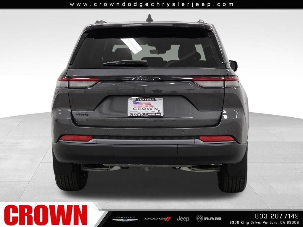 New 2026 Baltic Gray Metallic Clearcoat Jeep Laredo image 6