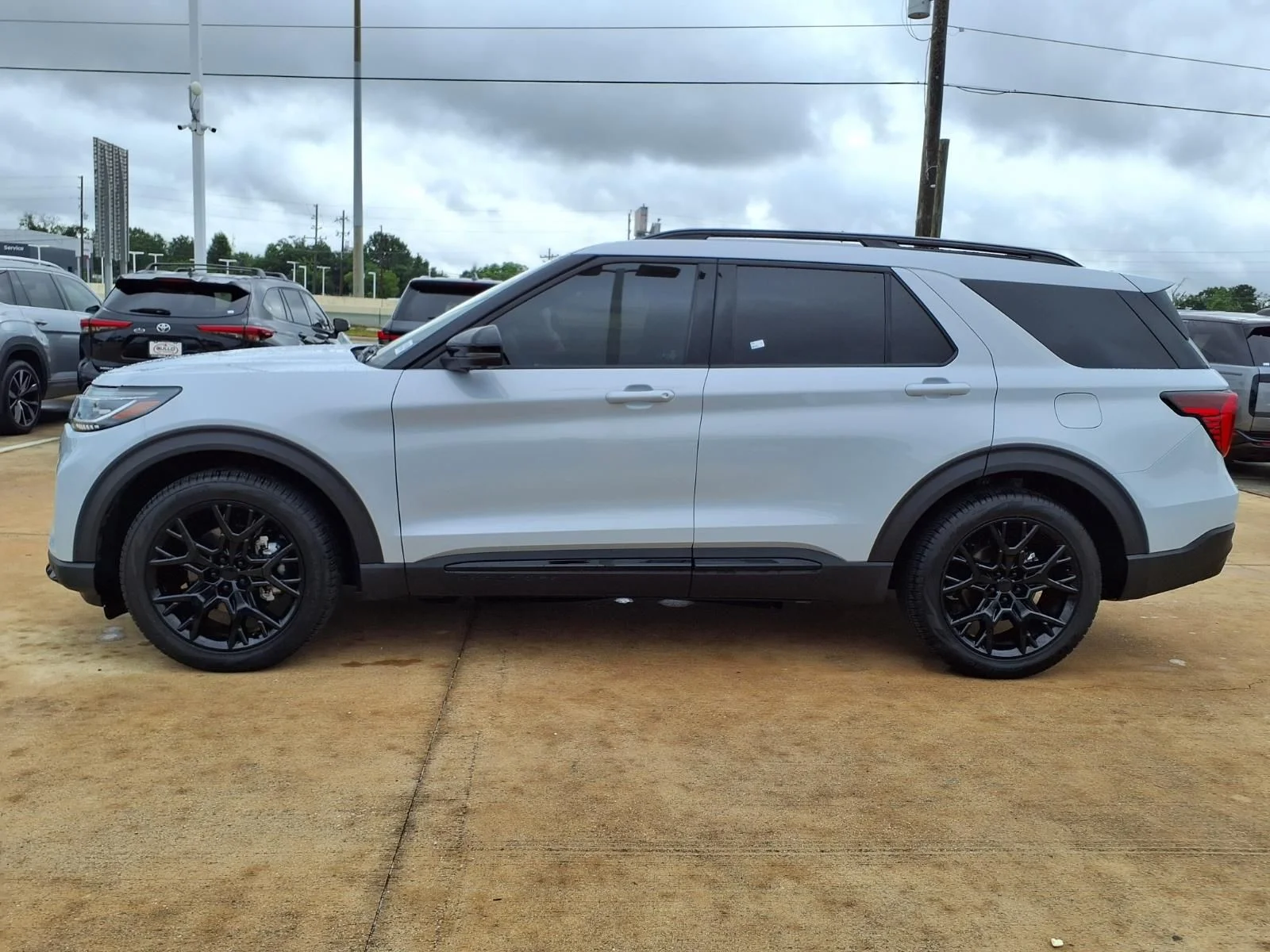 Used 2025 White Ford Platinum image 9