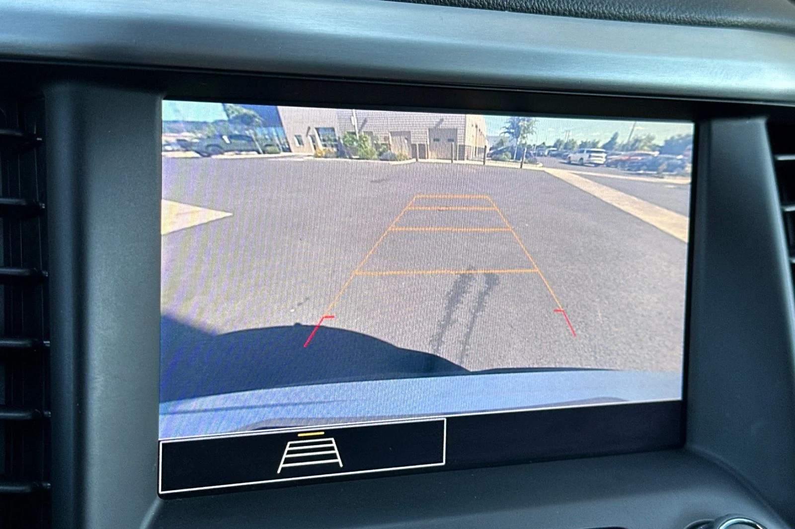 Used 2022 White GMC SLE image 22