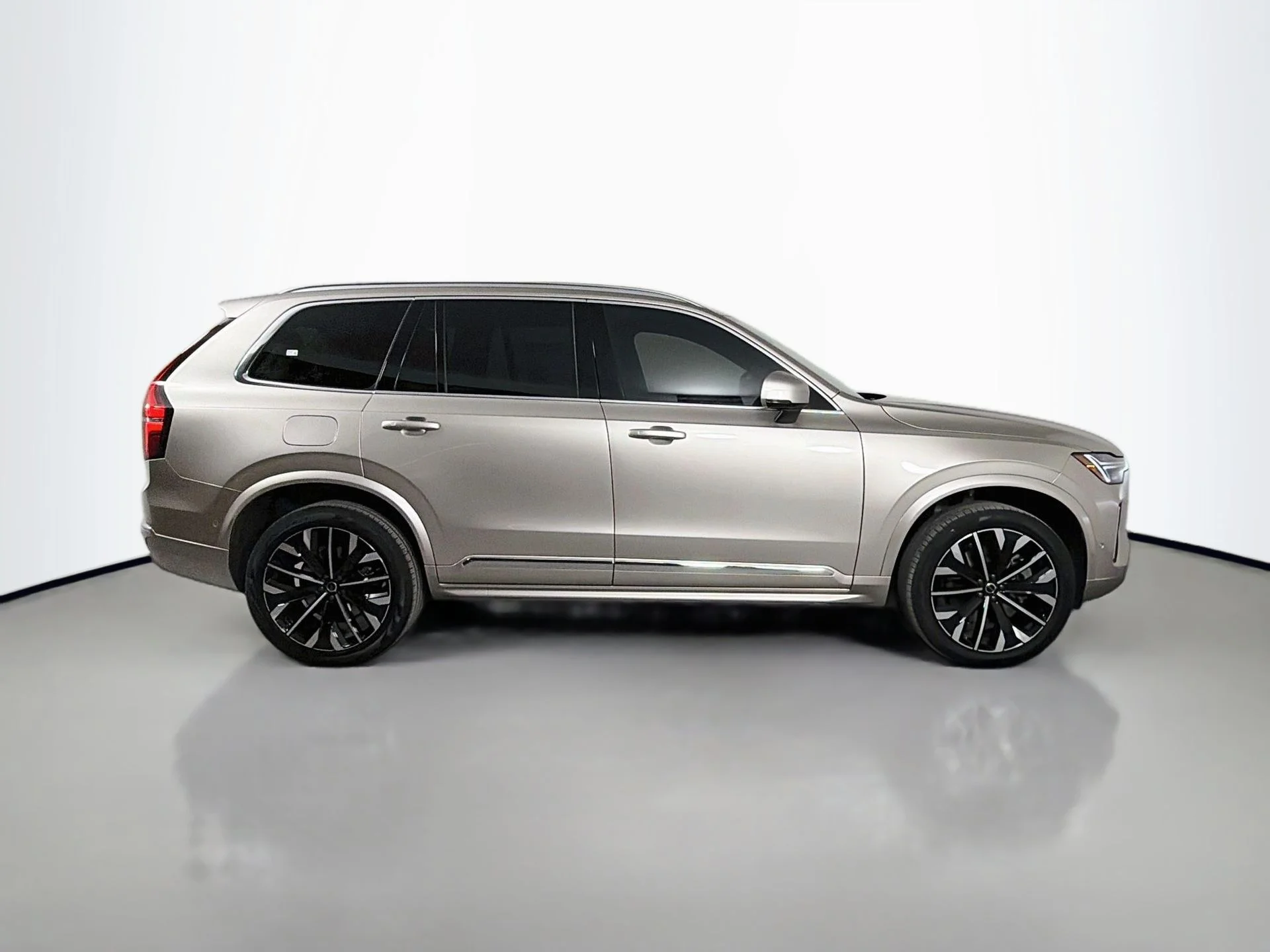 New 2026 Bright Dusk Volvo Plus image 5