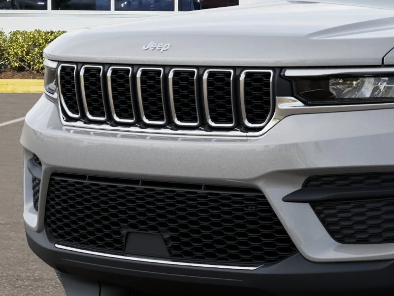 New 2026 Silver Zynith Jeep Laredo X image 45