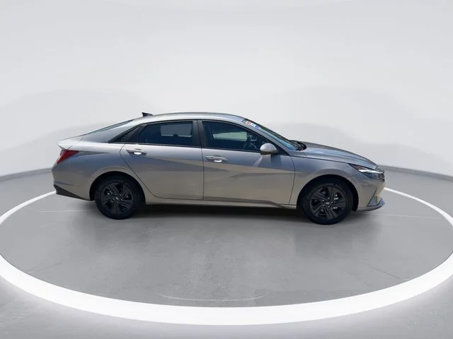 Used 2023 Silver Hyundai Blue image 8