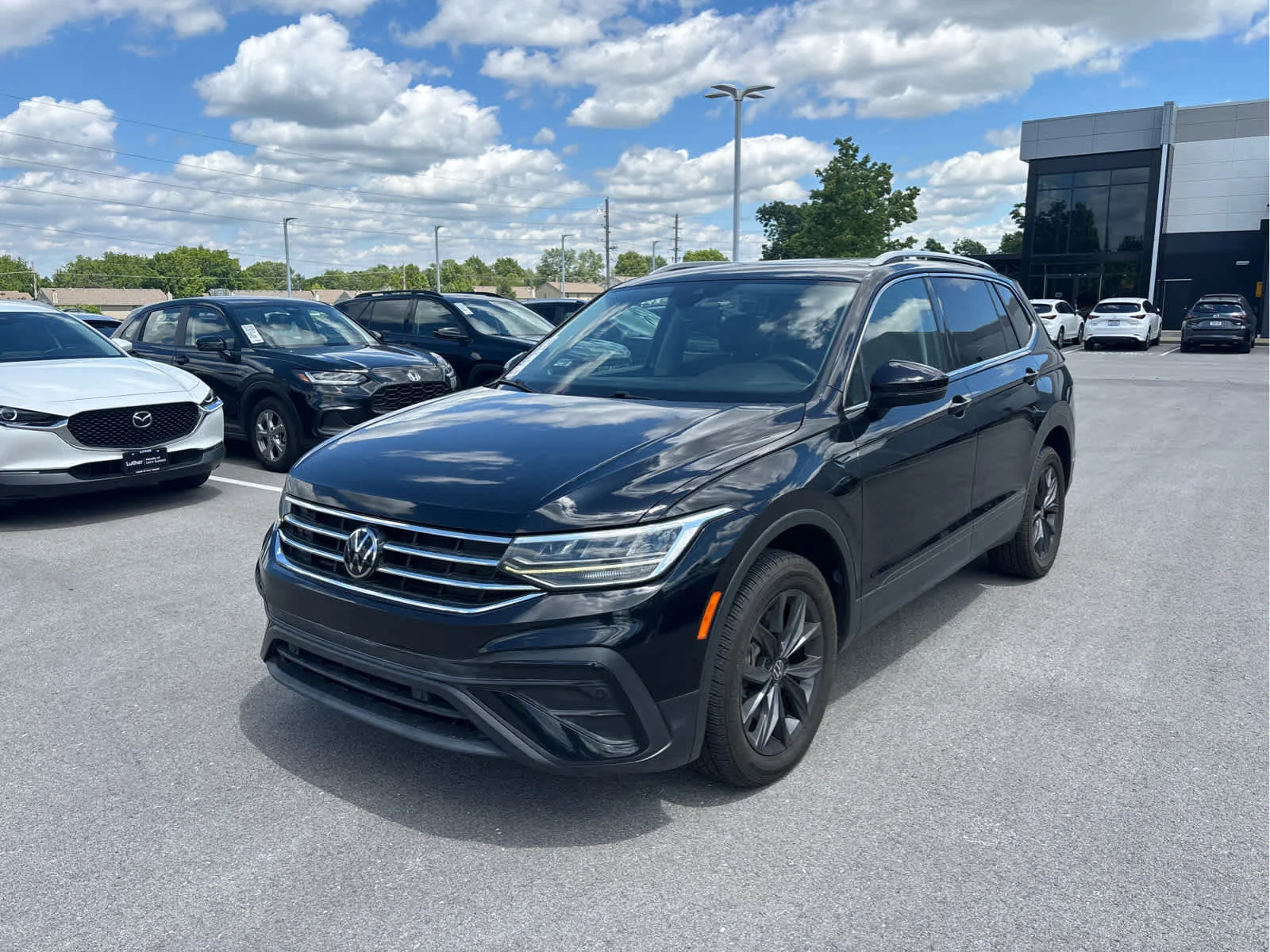 Used 2022 Volkswagen Tiguan SE with VIN 3VV2B7AX2NM015306 for sale in Kansas City