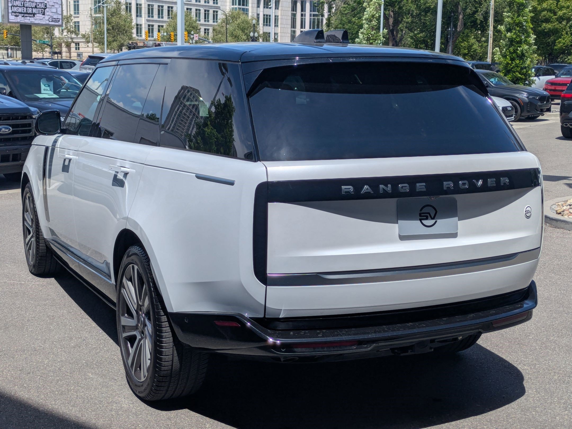 2025 Land Rover Range Rover SV - Photo 7