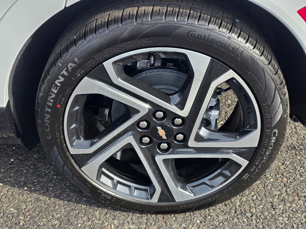 New 2026 Summit White Chevrolet LT image 6
