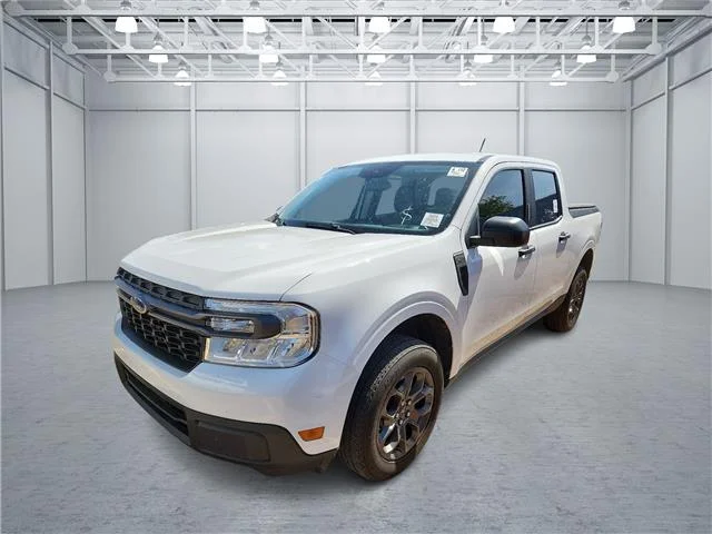Used 2023 White Ford  image 1