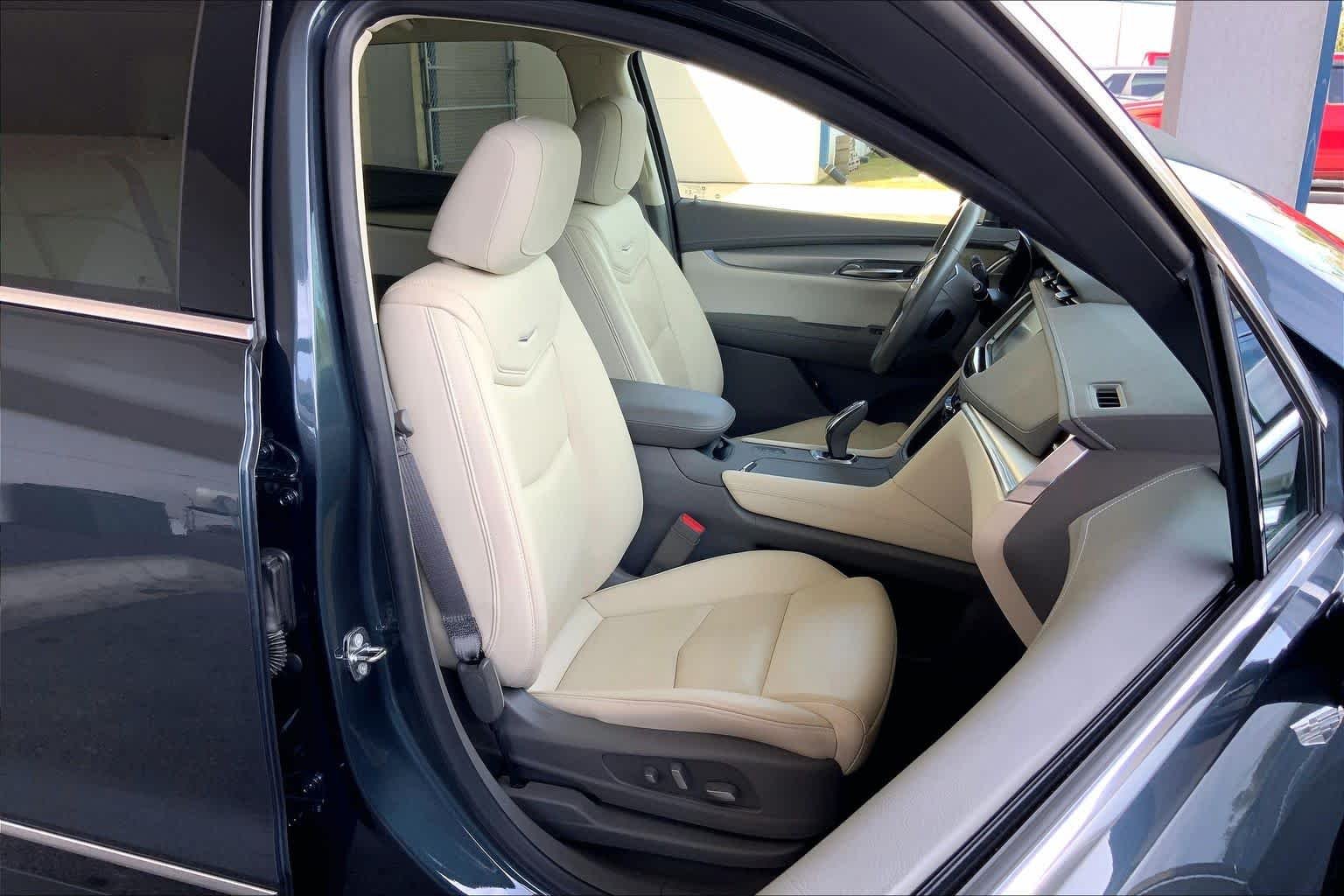 Used 2019 Shadow Metallic Cadillac Premium Luxury AWD image 9