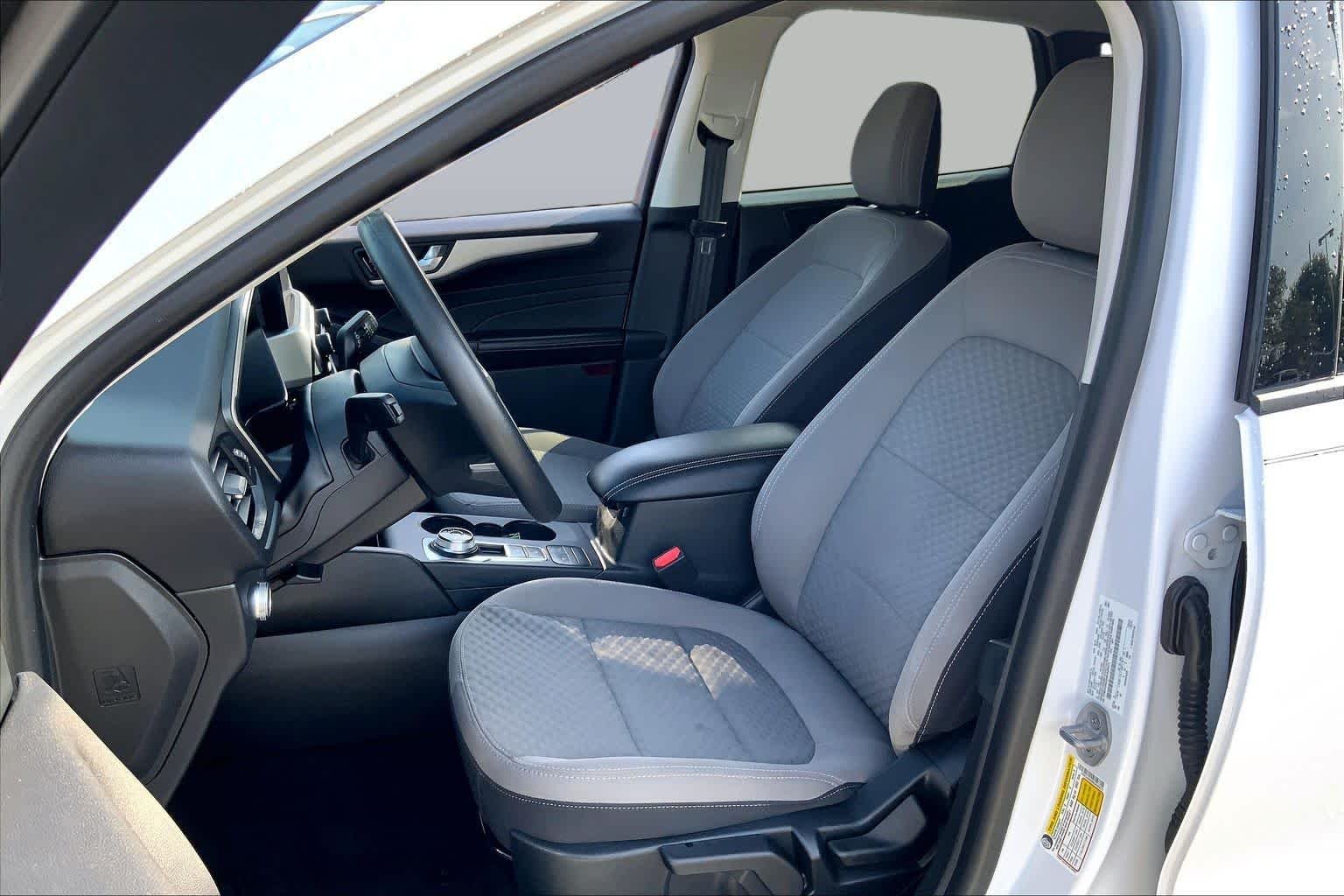 Certified Used 2021 Oxford White Ford SE image 8