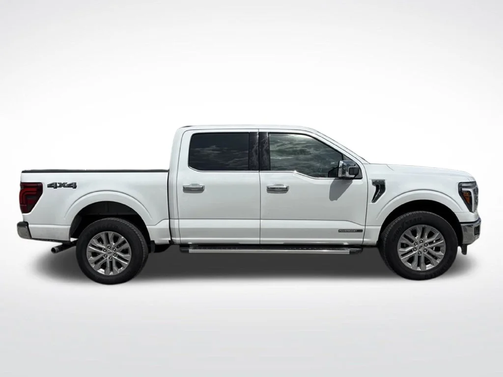 Certified Used 2026 Oxford White Ford Lariat image 4