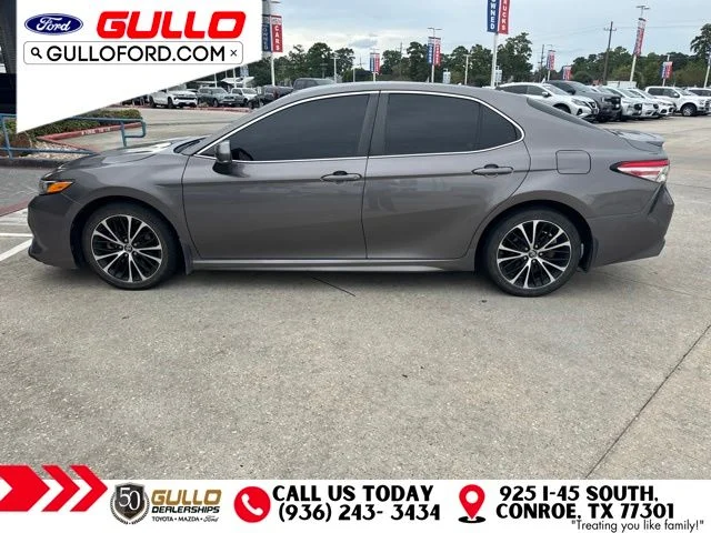 Used 2018 Gray Toyota SE image 9