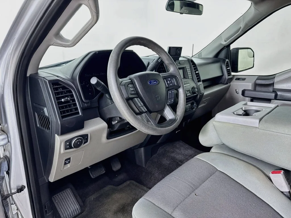 Used 2016 Silver Ford XL image 9