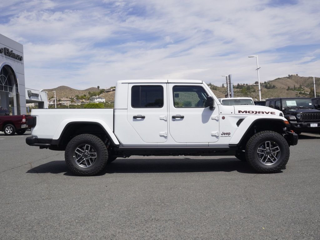 New 2026 Bright White Clear-Coat Exterior Paint Jeep Mojave image 2