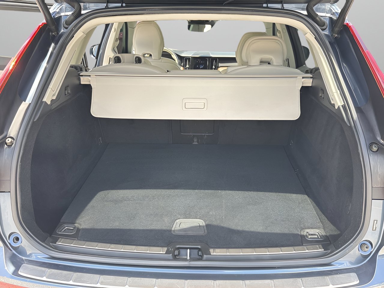 Used 2021 Denim Blue Metallic Volvo T6 Momentum image 8