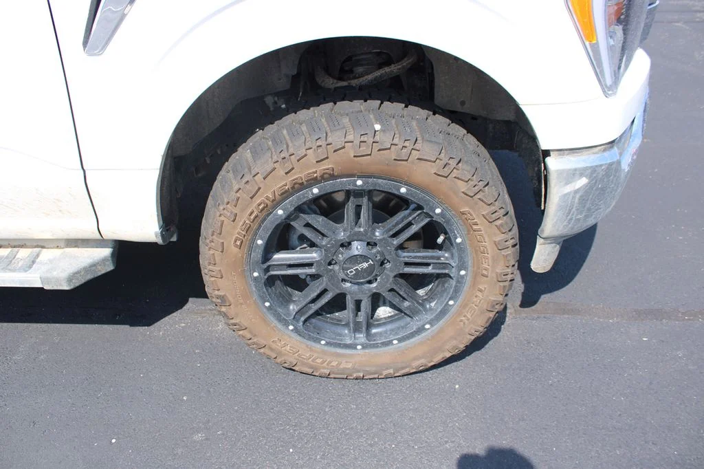 Used 2022 Oxford White Ford Lariat image 5