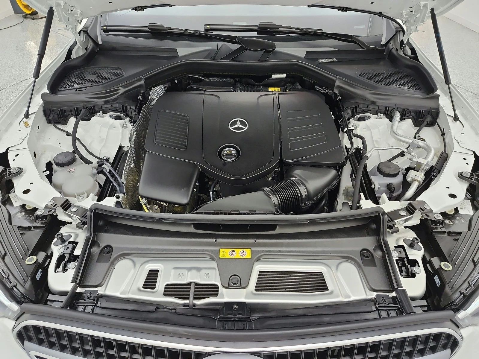 Certified Used 2026 Polar White Mercedes-Benz GLC 300 SUV image 16