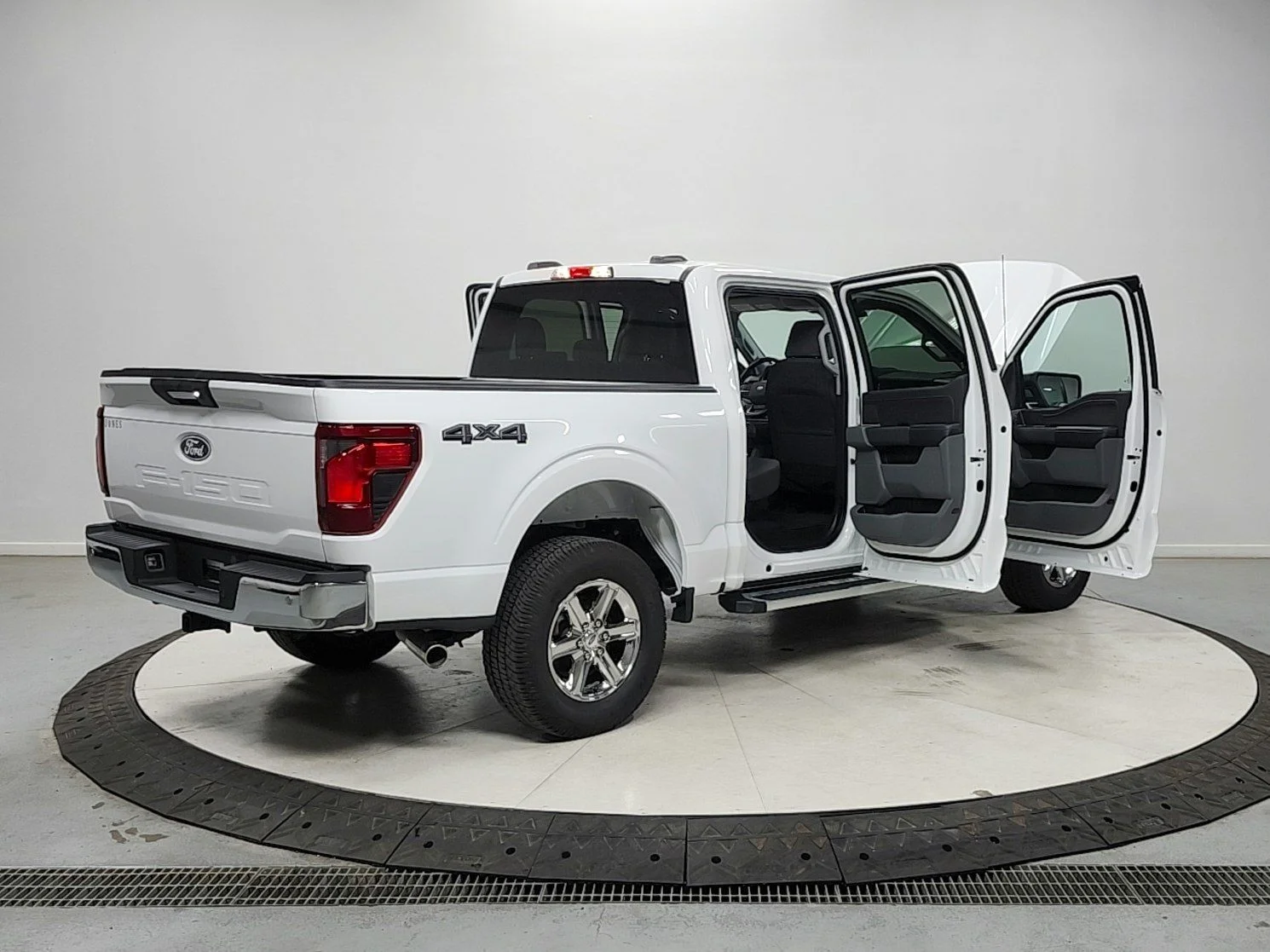 Used 2024 White Ford XLT image 15