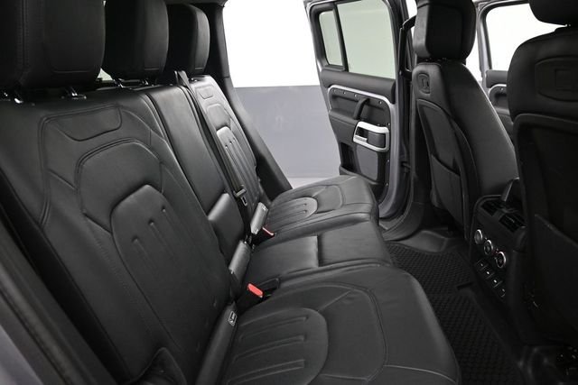 Used 2020  Land Rover SE image 23