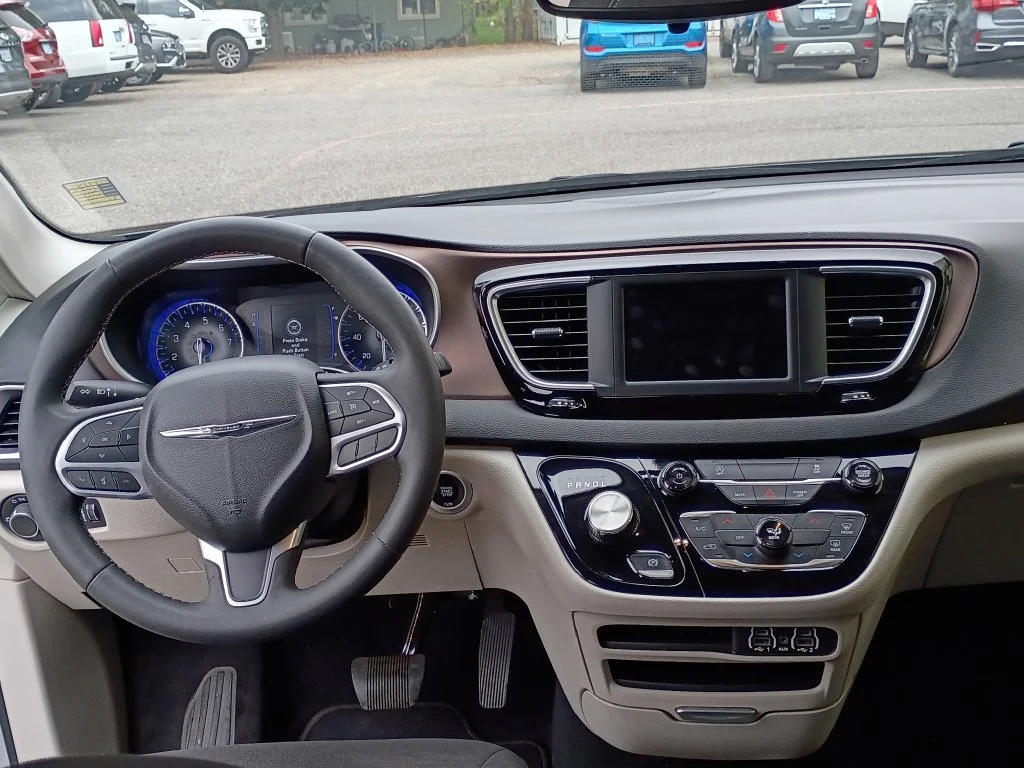Used 2024 Silver Mist Clearcoat Chrysler LX image 20