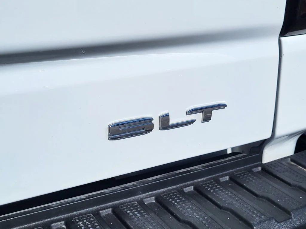 Used 2024 Summit White GMC SLT image 9