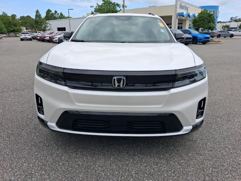 Used 2025  Honda Touring image 2